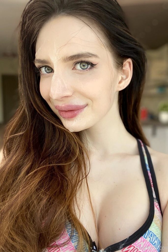 14062134893-684x1024-1