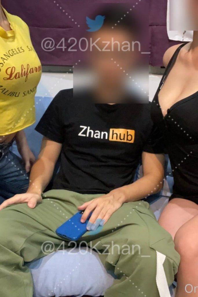 15043859822-684x1024-1
